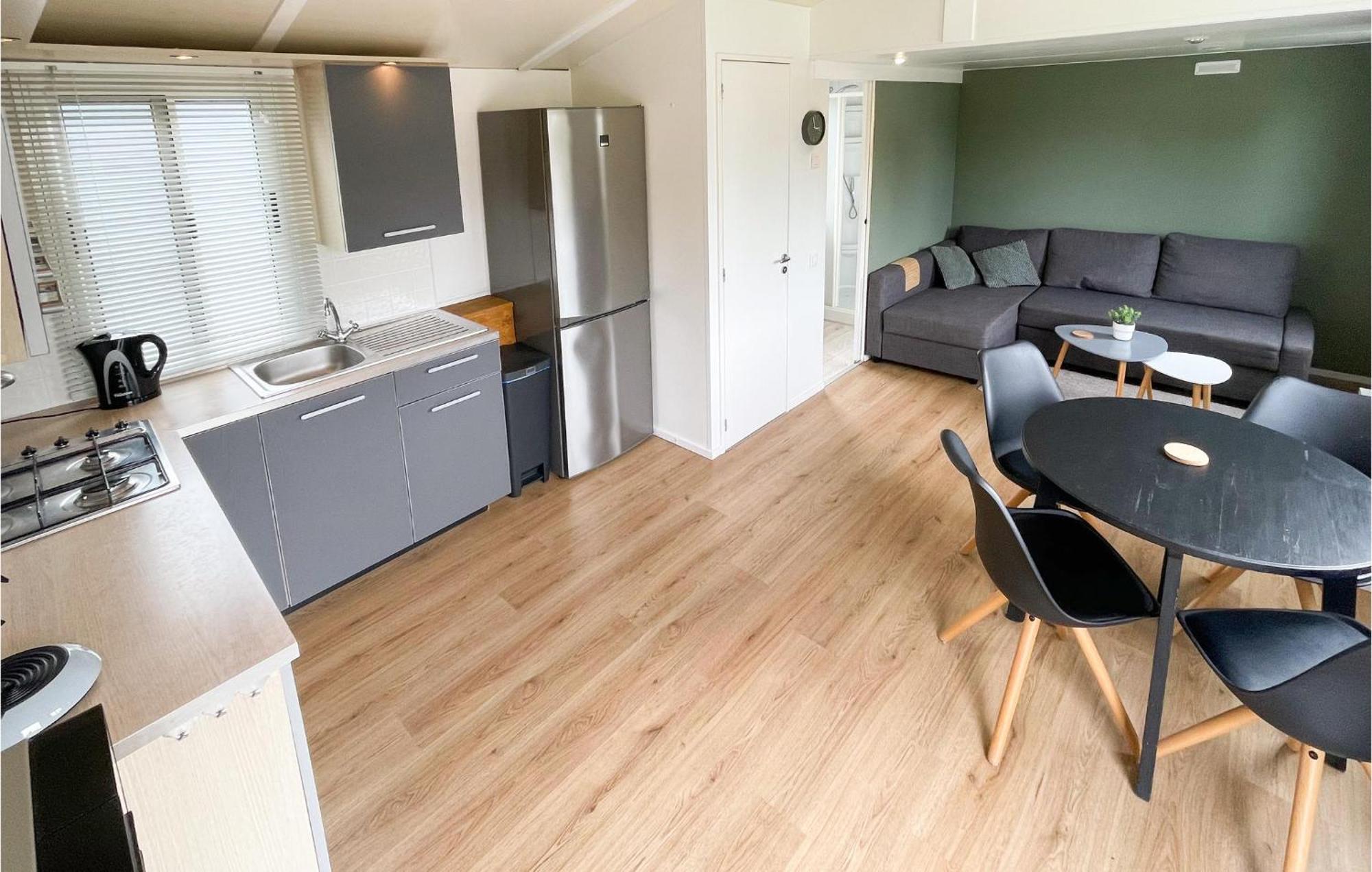 Gorgeous Home In Tzummarum With Wifi Экстерьер фото